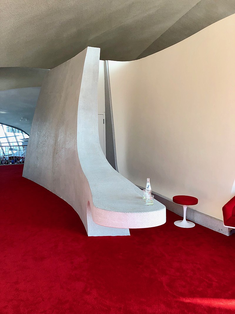 800px-Ambassadors_Club,_TWA_Flight_Center,_John_F._Kenn.jpg