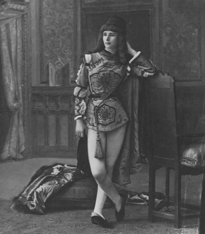 800px-Atelier_Nadar_-_Cléo_de_Mérode_(1875-1966),_Tänzerin_und_Kurtisane_(1)_(Zeno_Fotografie).jpg