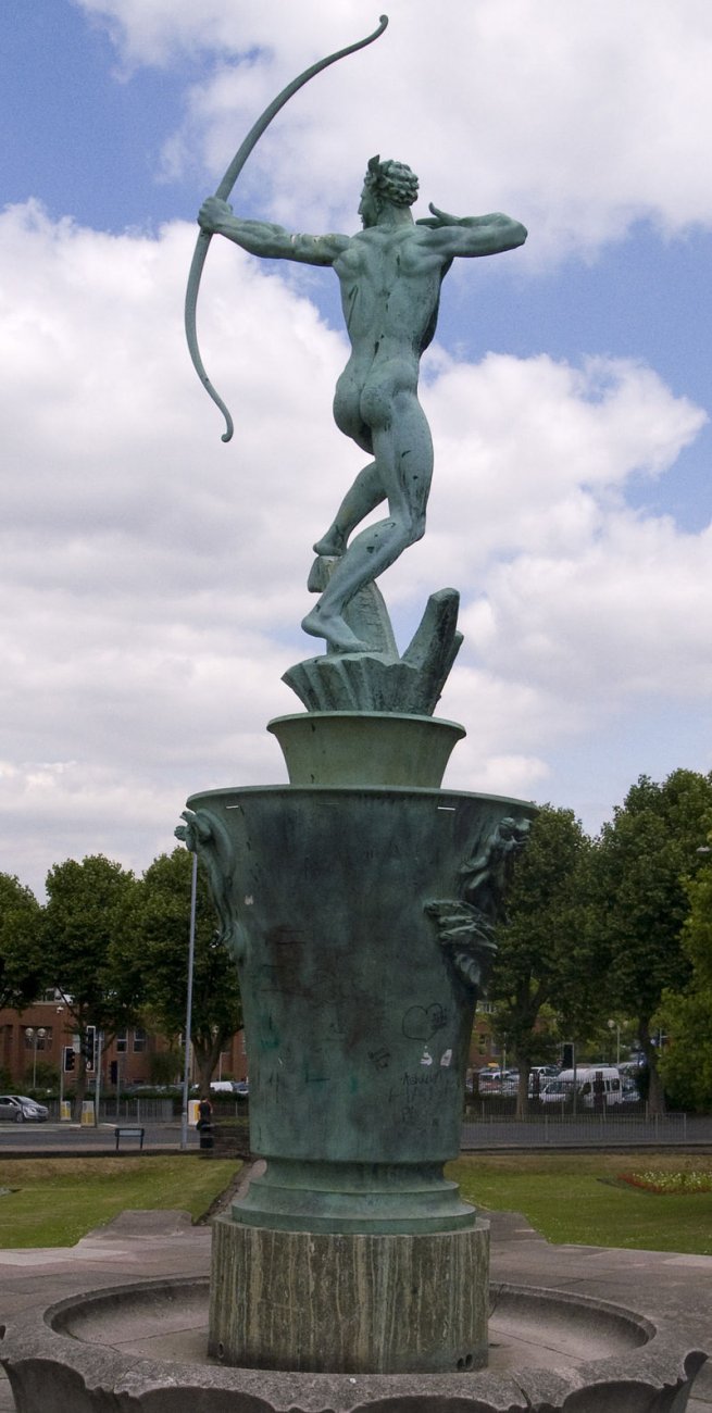 800px-Bloye_Apollo_statue_Dudley.jpg