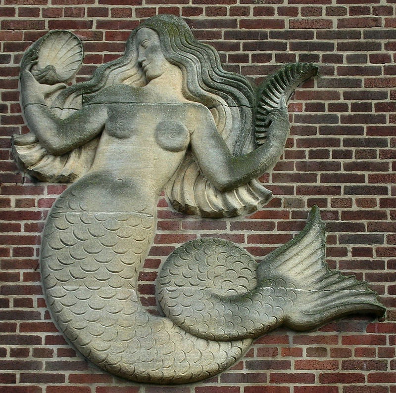 800px-Bloye_BUGS_mermaid,_stone.jpg