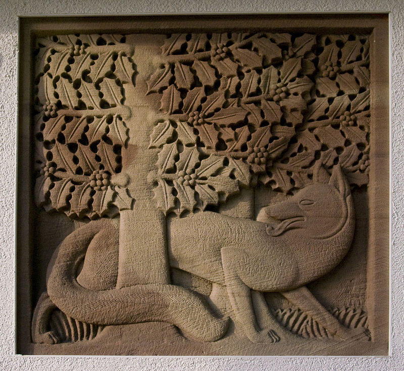 800px-Bloye_Fox_and_Hollybush_sculpture.jpg