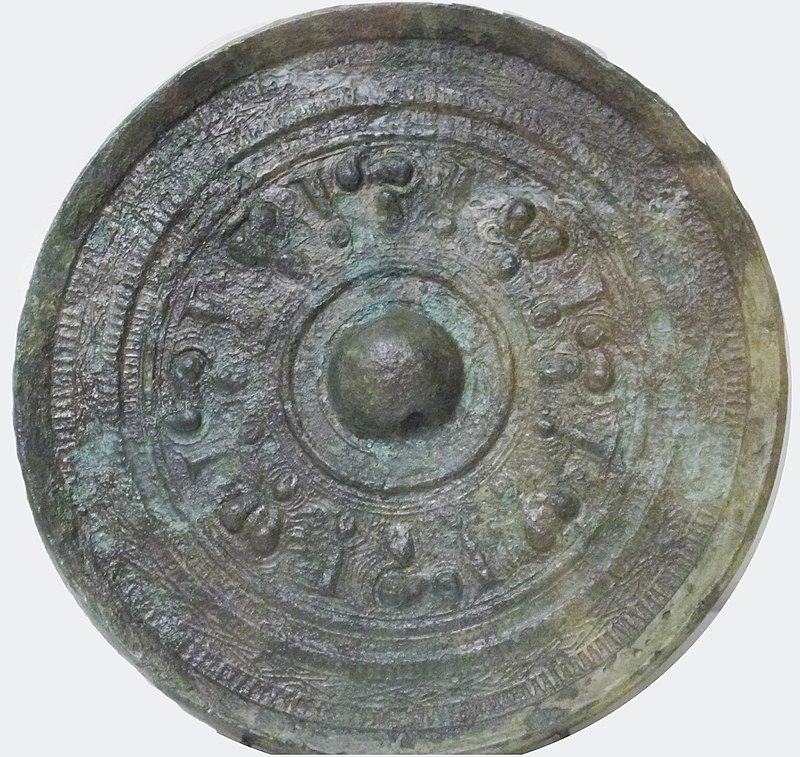 800px-Circular_mirror,_Himeiji,_Hyogo_pref._Kofun,_4th_c.Musée_Guimet.jpg