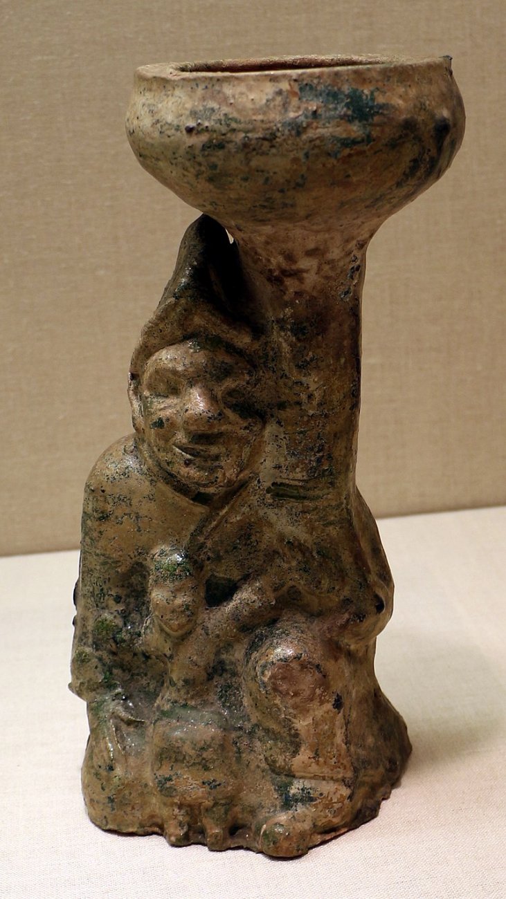 800px-Dinastia_han_orientale,_lampada_antropomorfa,_I-II_secolo_dc.jpg