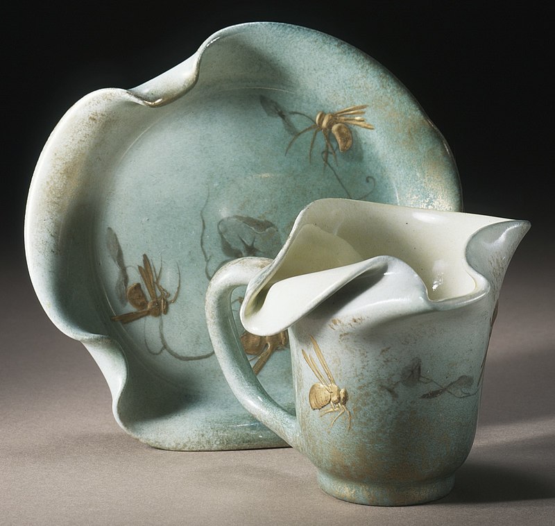 800px-Distorted_Form_with_Bees_Teacup_and_Saucer.jpg