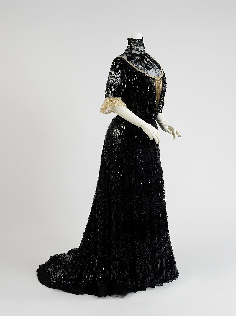 800px-Evening_dress_MET_DP238567.jpg
