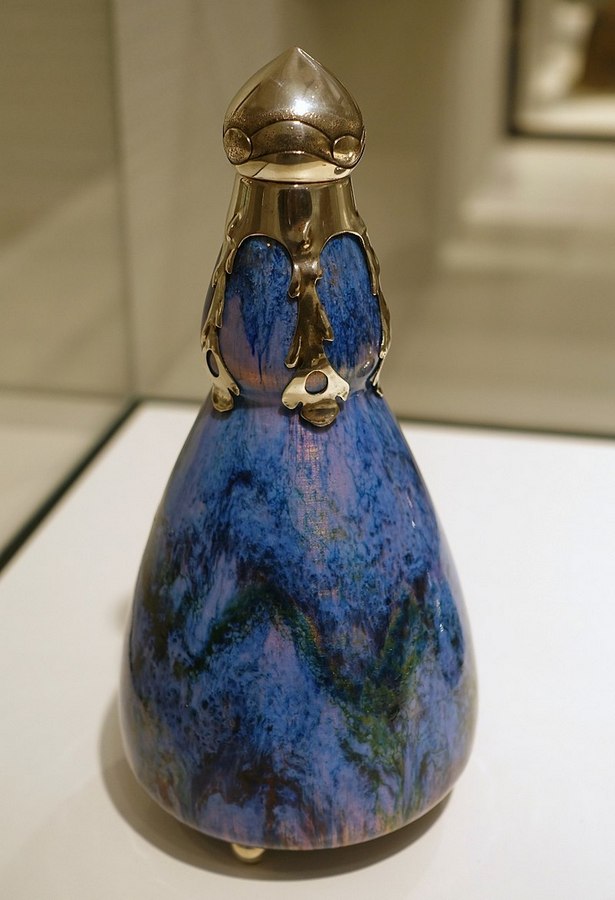 800px-Flask_by_Paul_Haustein,_1901,_copper,_silver,_enamel_-_.jpg