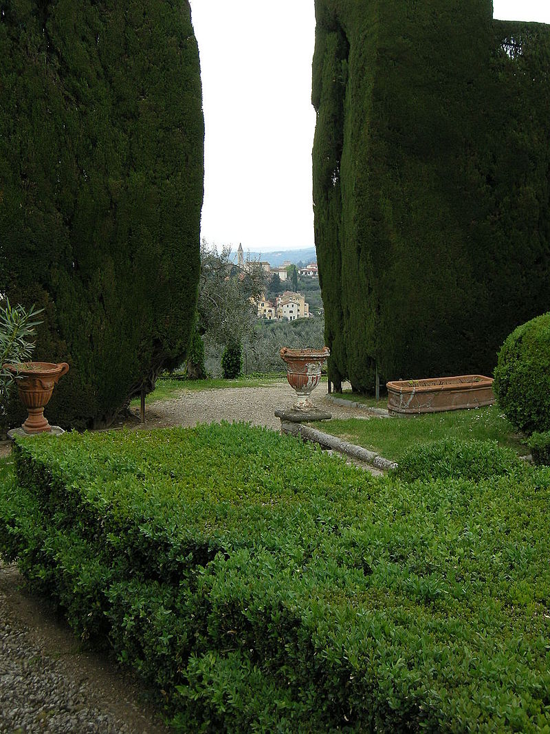 800px-Giardino_di_villa_gamberaia,_parterre_d'acqua_12.jpg