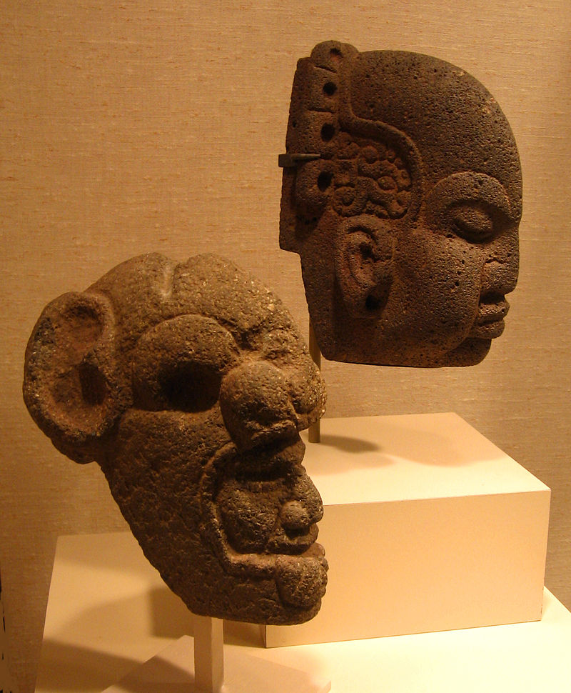 800px-Hachas,_from_Met.jpg