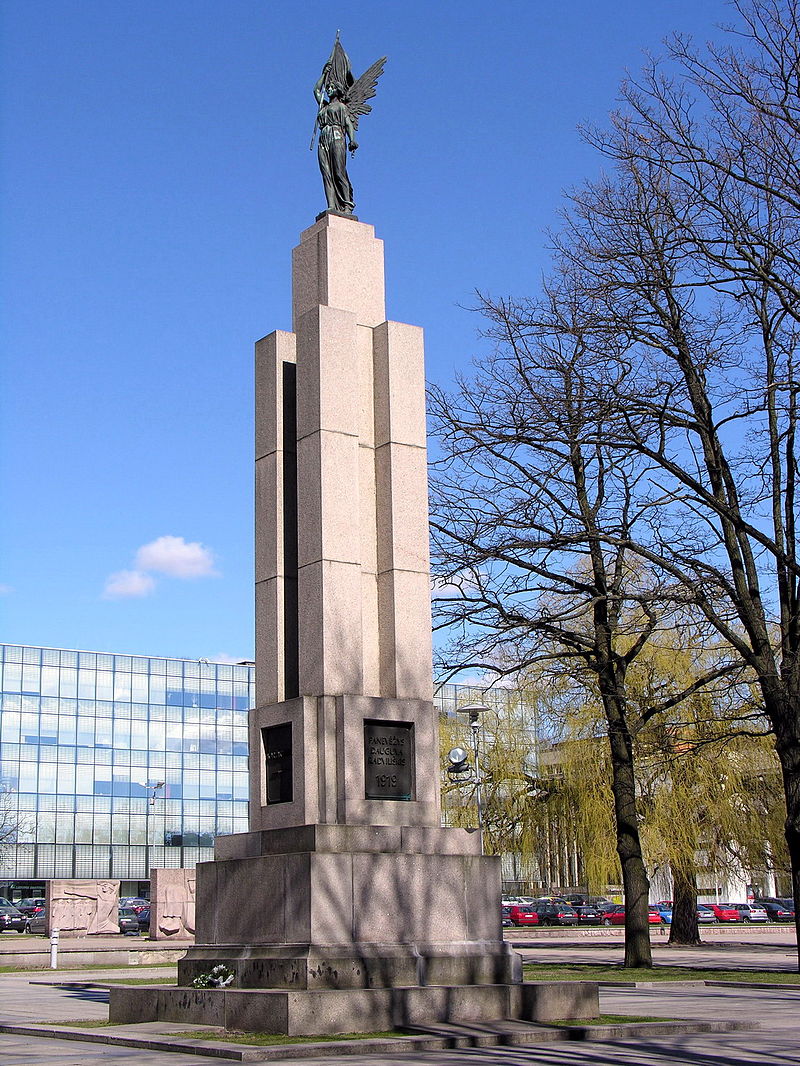800px-Kaunas.Laisves_statula._2007-04-06.jpg