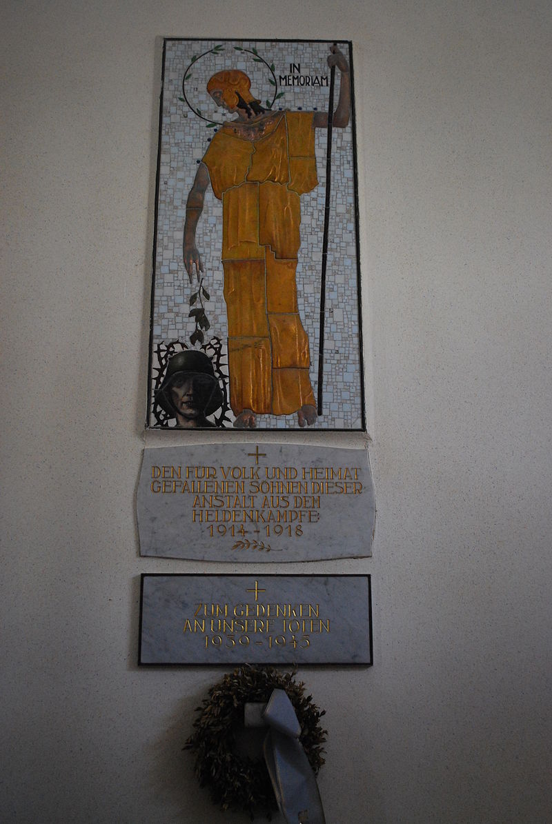 800px-Kriegerdenkmal_Gymnasium.jpg