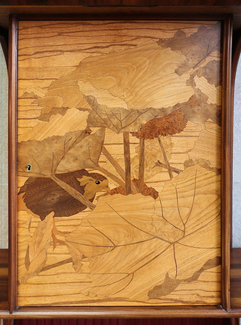800px-Louis_majorelle,_mobile_a_ripiani,_francia_1898-99_ca._02_foglie_e_quaglia.jpg