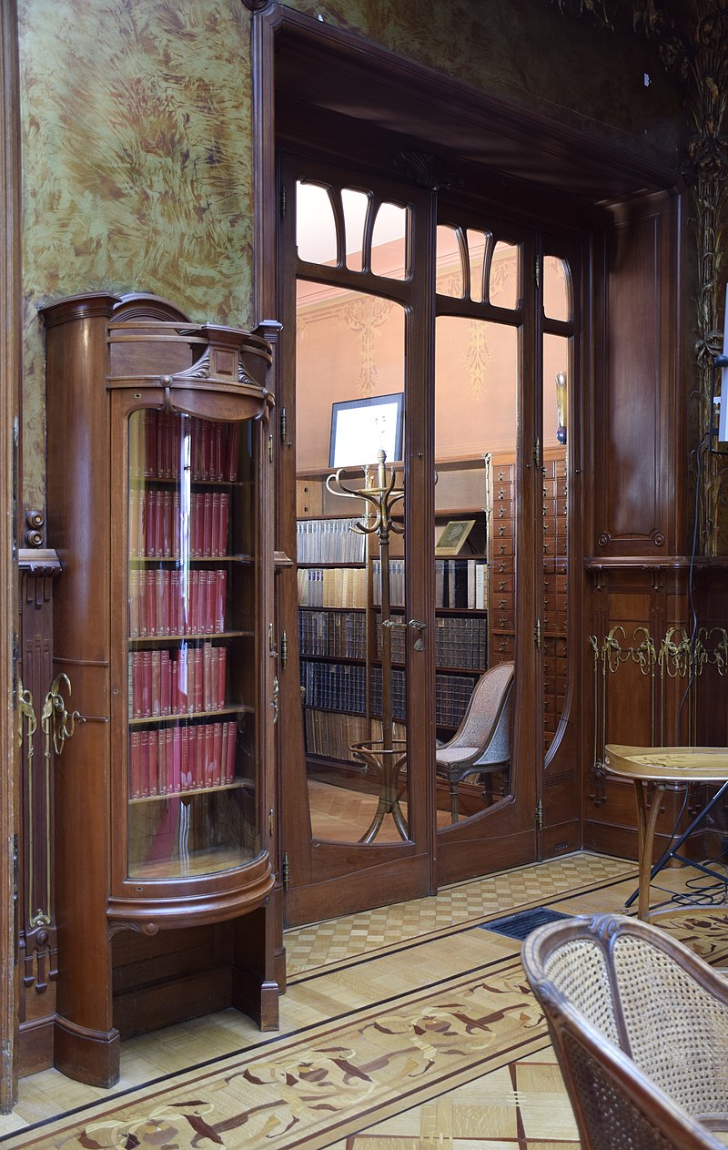 800px-Maison_Leon_Losseau_-_grand_salon_-_vue_sur_le_bureau_bibliotheque.jpg