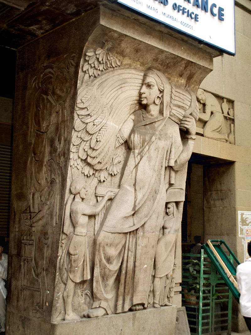 800px-New_India_Assurance_Building_2421288179_3cb0be3057.jpg
