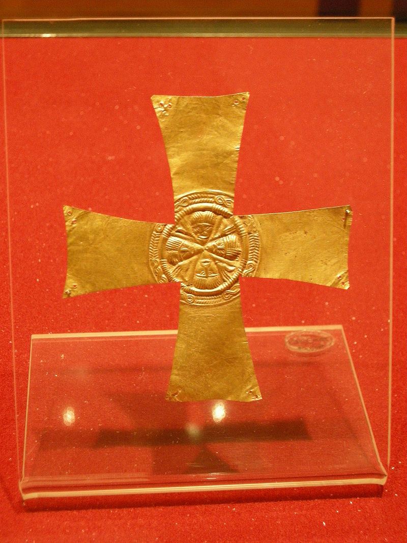 800px-Oreficeria_longobarda,_crocetta_d'oro_sbalzata,_vii-viii_sec._02.jpg