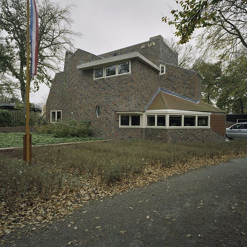 800px-Overzicht_achterzijde_villa_-_Bergen_-_20396759_-_RCE.jpg