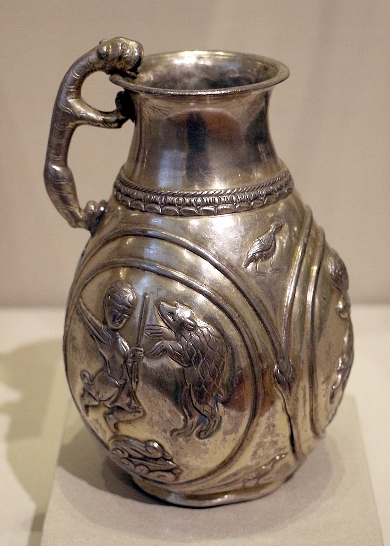 800px-Periodo_sasanide,_bottiglia_con_scene_di_caccia,_iran_500-600_dc_ca.jpg