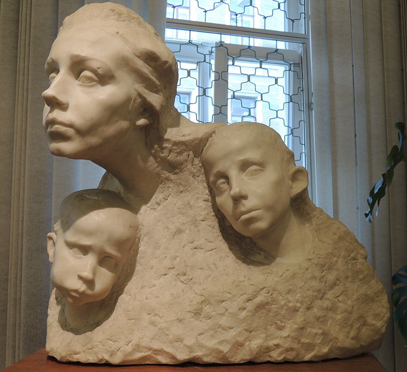 800px-Plenniki_(1908)_-_A.Golubkina's_museum_-_by_shakko_01.jpg