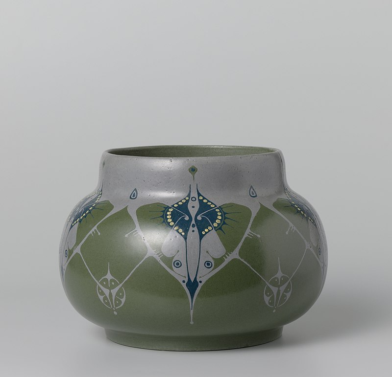 800px-Pot_met_gestileerde_vlindermotieven,_BK-1986-11.jpg