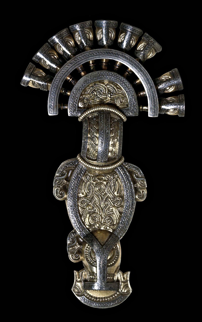 800px-Silver-gilt_radiate-headed_brooch.jpg
