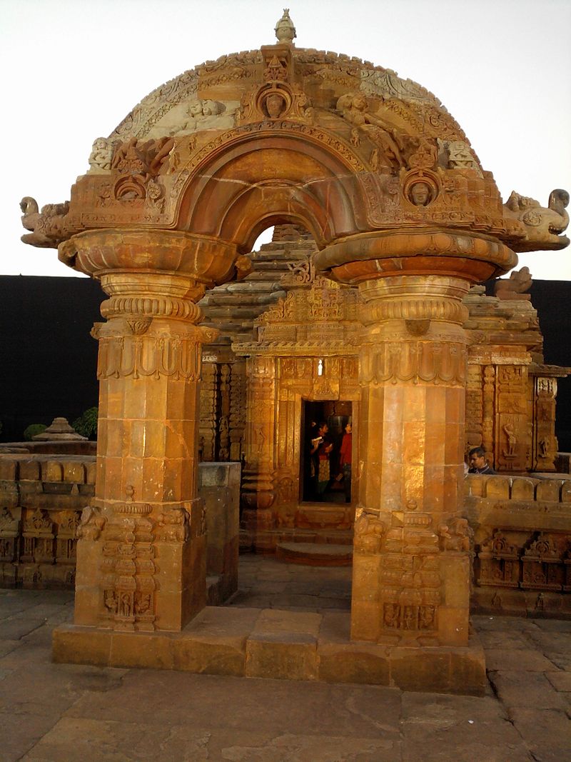 800px-The_Arched_Gateway_to_the_Mukteswara_Temple.jpg