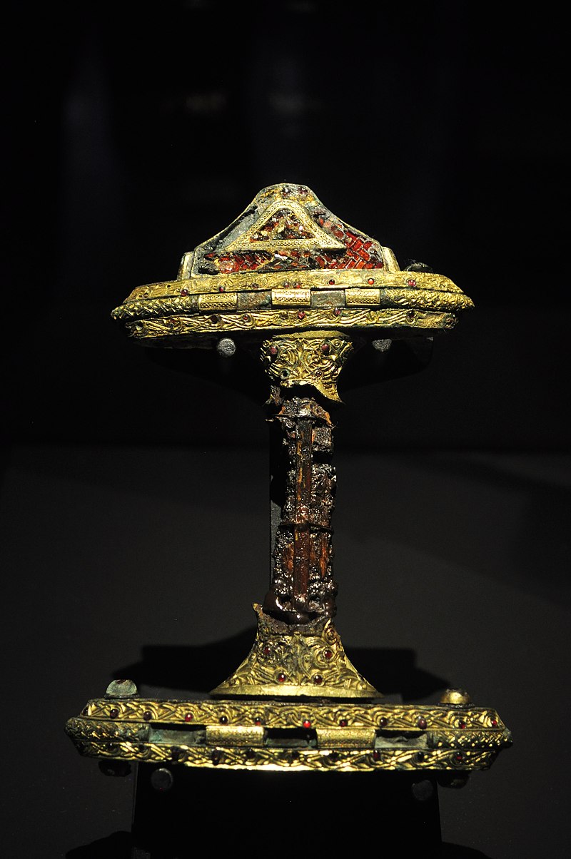 800px-The_Vikings_Begin_61_-_warrior_sword,_7th_century.jpg