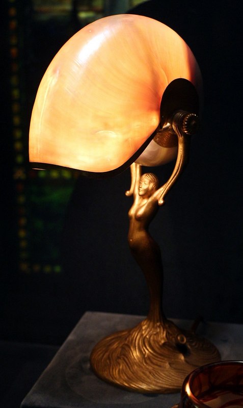 800px-Tiffany_studios,_lampada_nautilo,_1902-10_ca.jpg