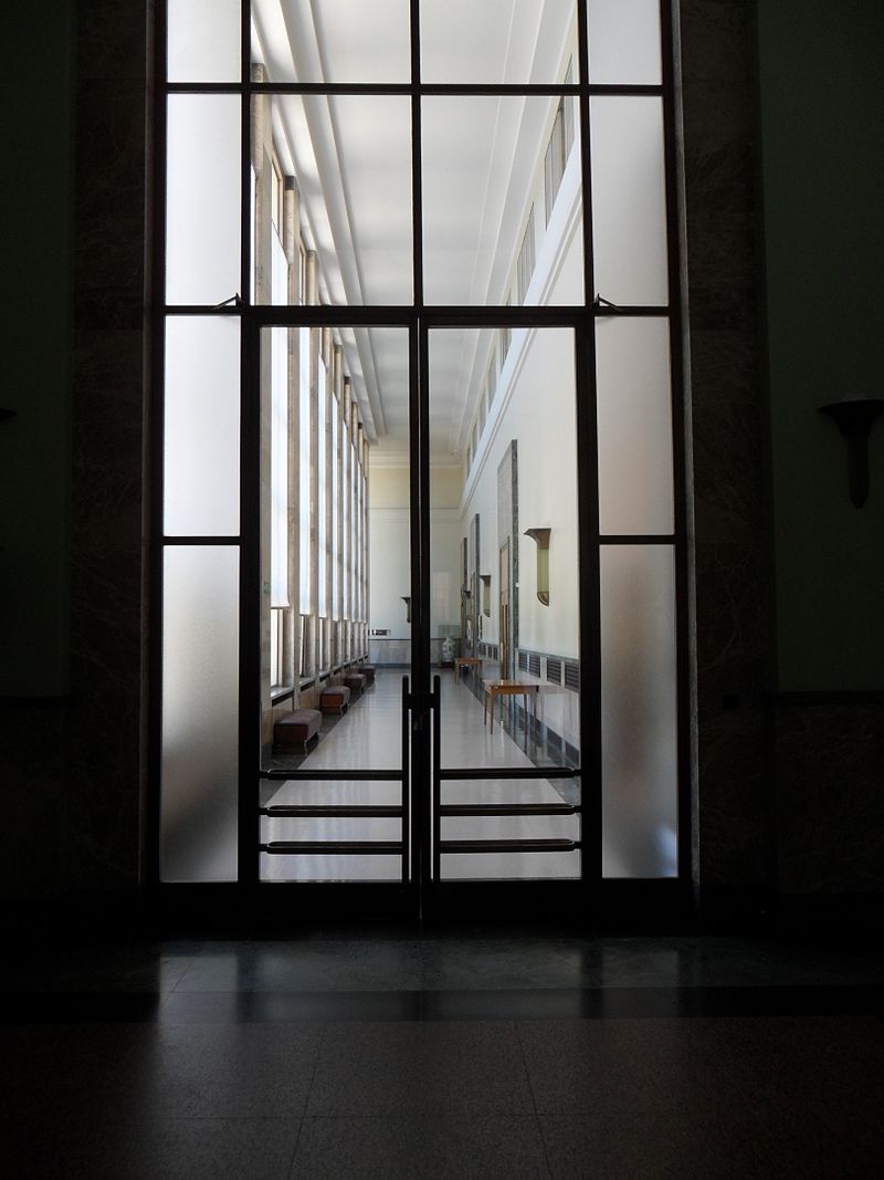 800px-UN_Salle_Pas_Perdus.jpg