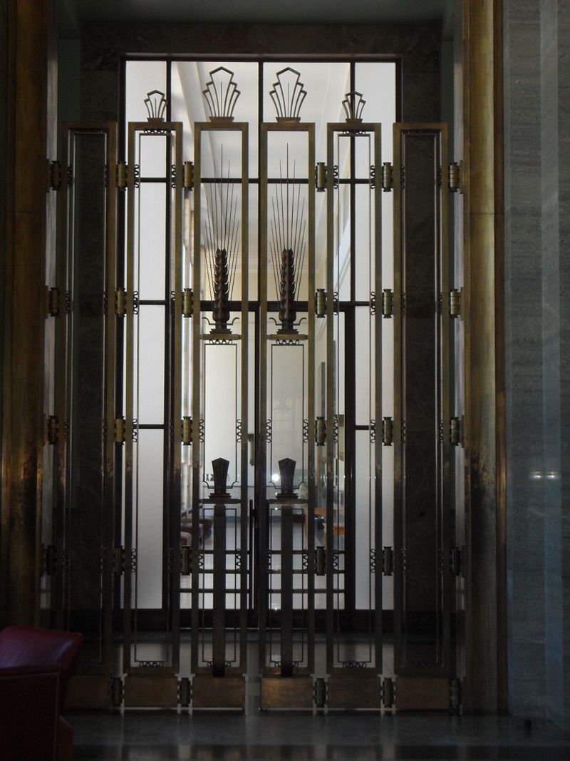 800px-UN_Salle_Pas_Perdus_Grilles.jpg