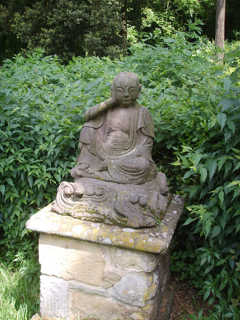 800px-Villa_nieunwekamp,_giardino,_buddha.jpg