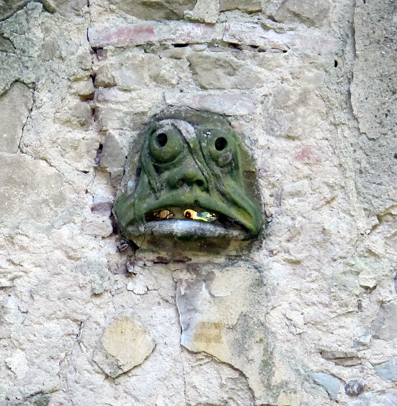 800px-Villa_nieuwenkamp,_viottolone_inferiore,_fontana_03_mascherone.jpg