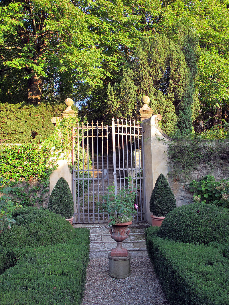 800px-Villa_sparta,_giardino_formale_04.jpg