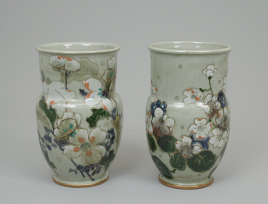 82 1024px-Pair_of_vases_MET_SF23_31_12,13.jpg