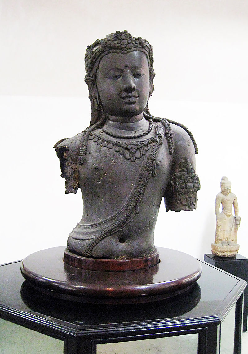 8Avalokiteshvara_Srivijaya_Art_Chaiya.JPG