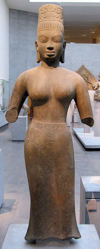 8Cambogia,_divinità_femminile_da_koh_krieng,_viii_sec._ca..JPG