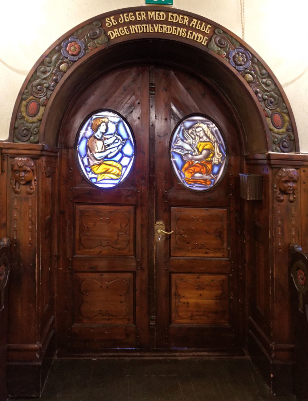9гDie_Alesunder_Kirche_ist_ein_beeindruckendes_Gesamtkunstwerk._12.jpg