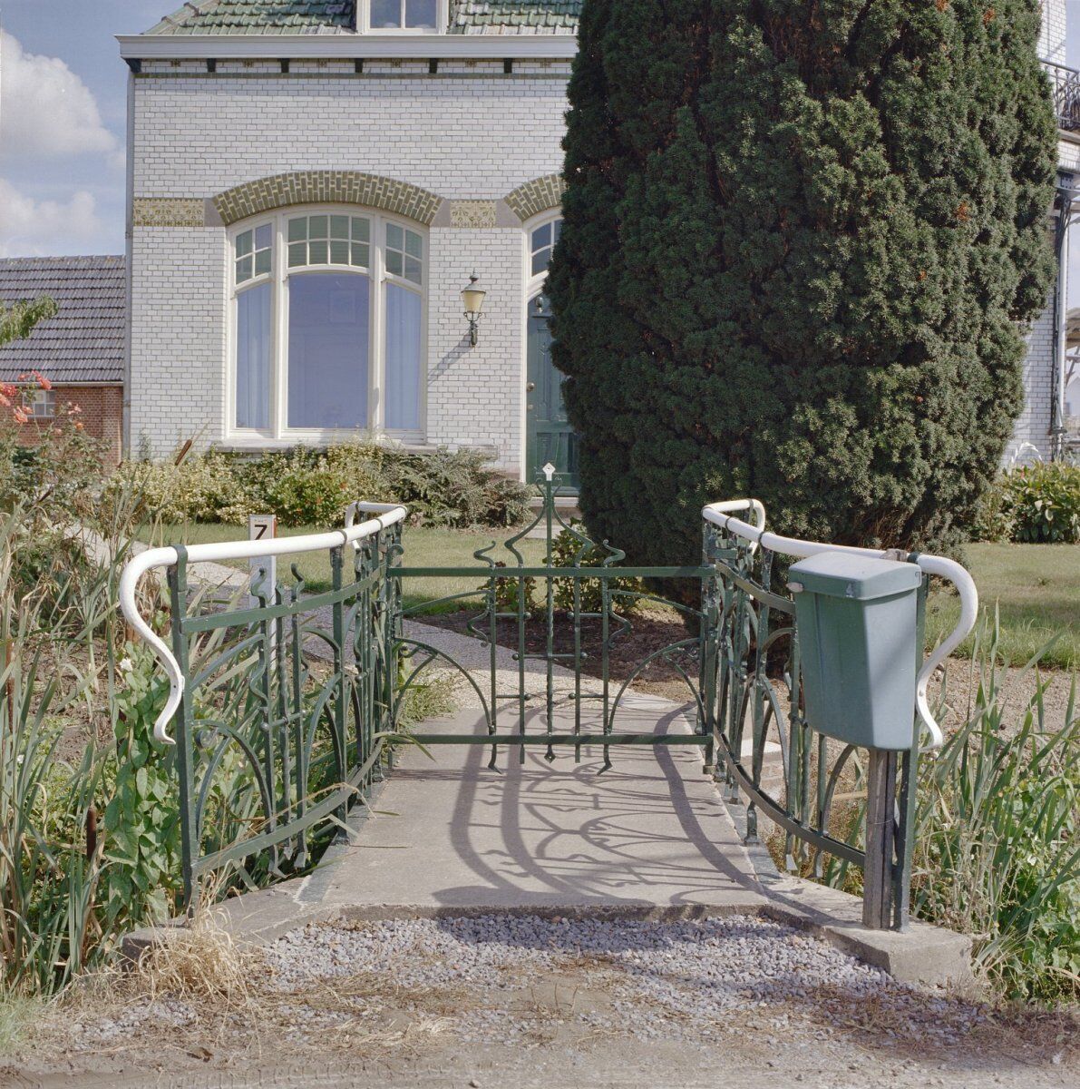 9  Brug_voor_het_huis_-_Tholen_-_20331869_-_RCE.jpg