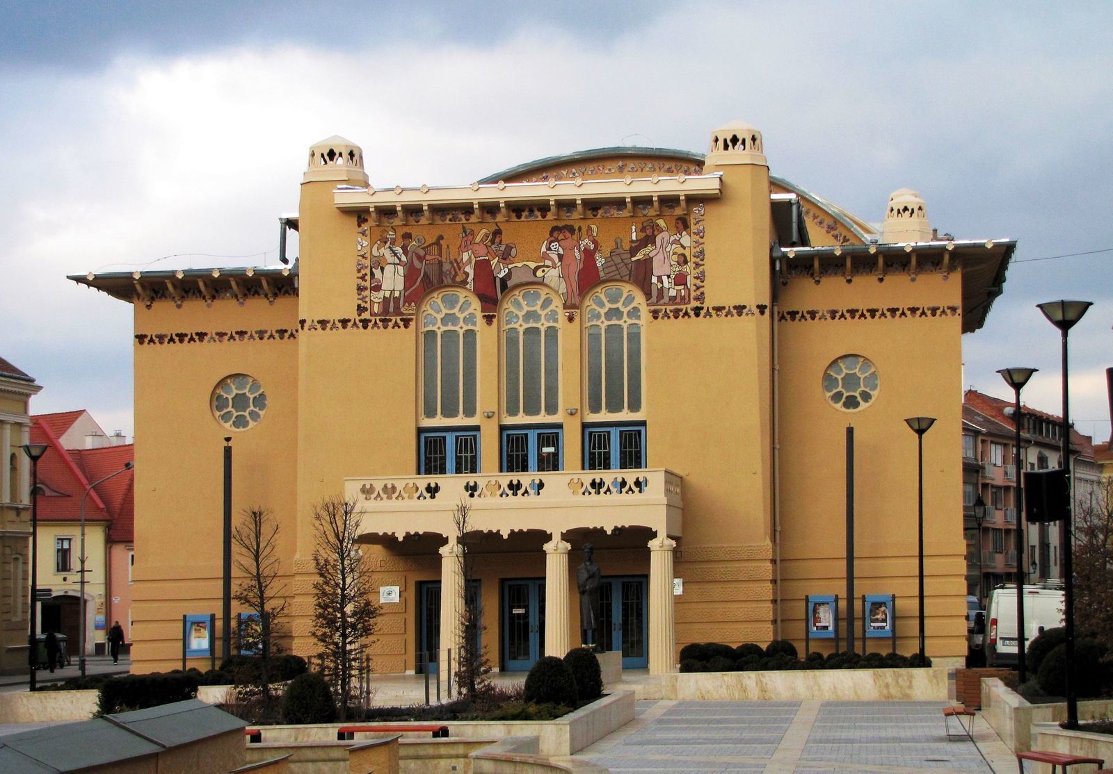 9 Sopron_Petőfi_Színház_főhomlokzat.jpg