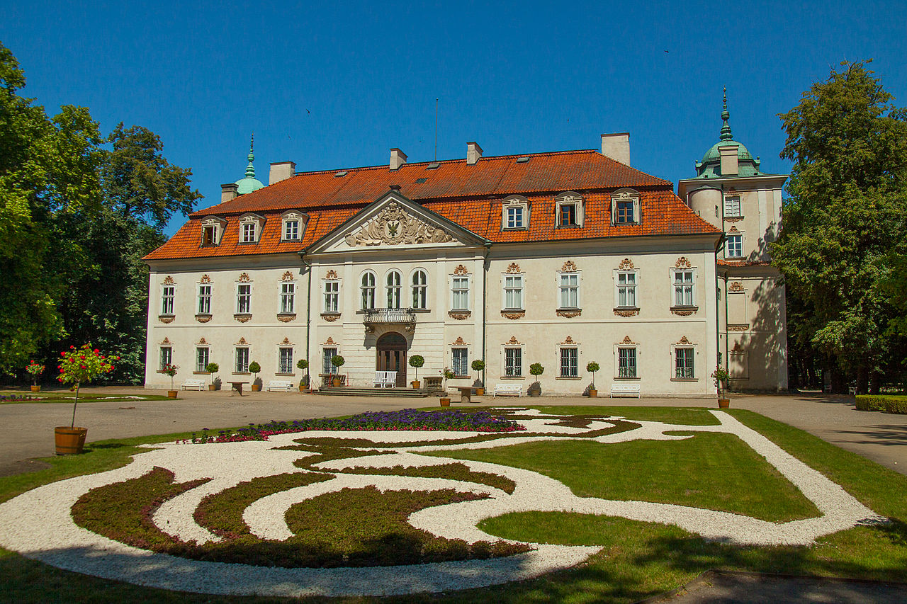 90-96 неборув 1280px-Pałac_w_Nieborowie,_widok_od_ogrodu.jpg