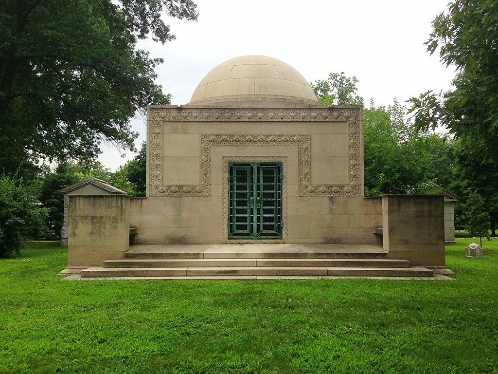 92Wainwright_Tomb_2013.jpg