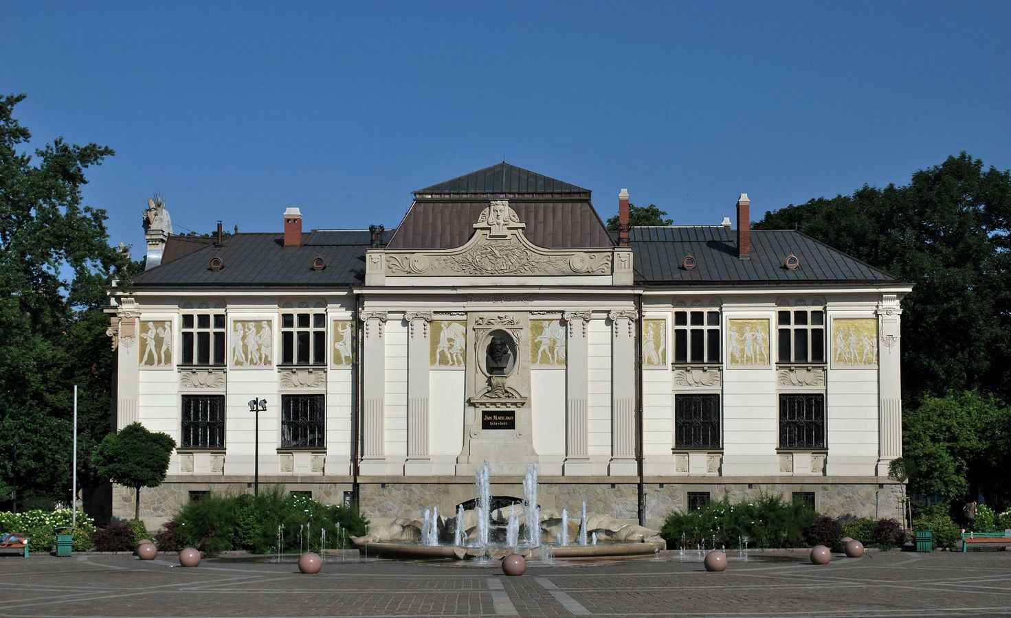 98-1 Palace_of_Art,_4,Szczepanski_square,secessionп_building,_Krakow_Old_Town.jpg