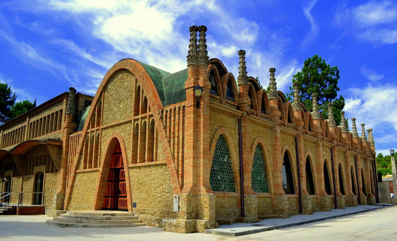 98-15 Caves_Codorniu_(Sant_Sadurní_d'Anoia)_-_18.jpg