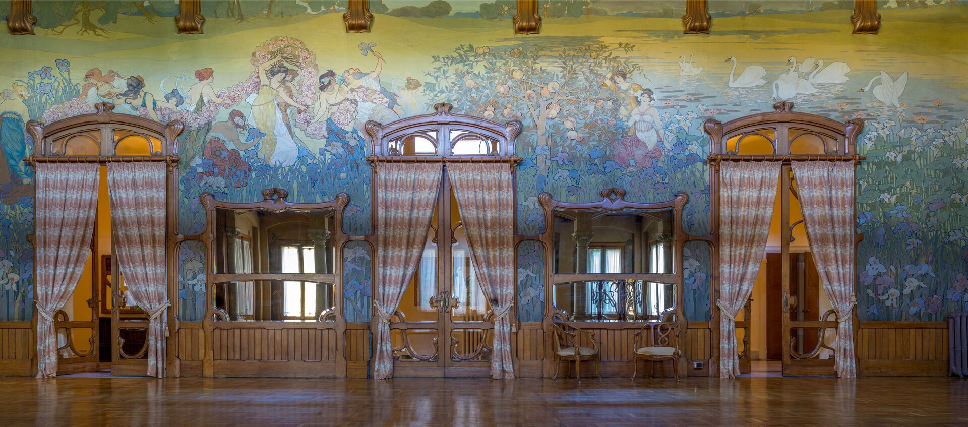 99Villa_Igiea_a_Palermo_salone_liberty_3_porte.jpg
