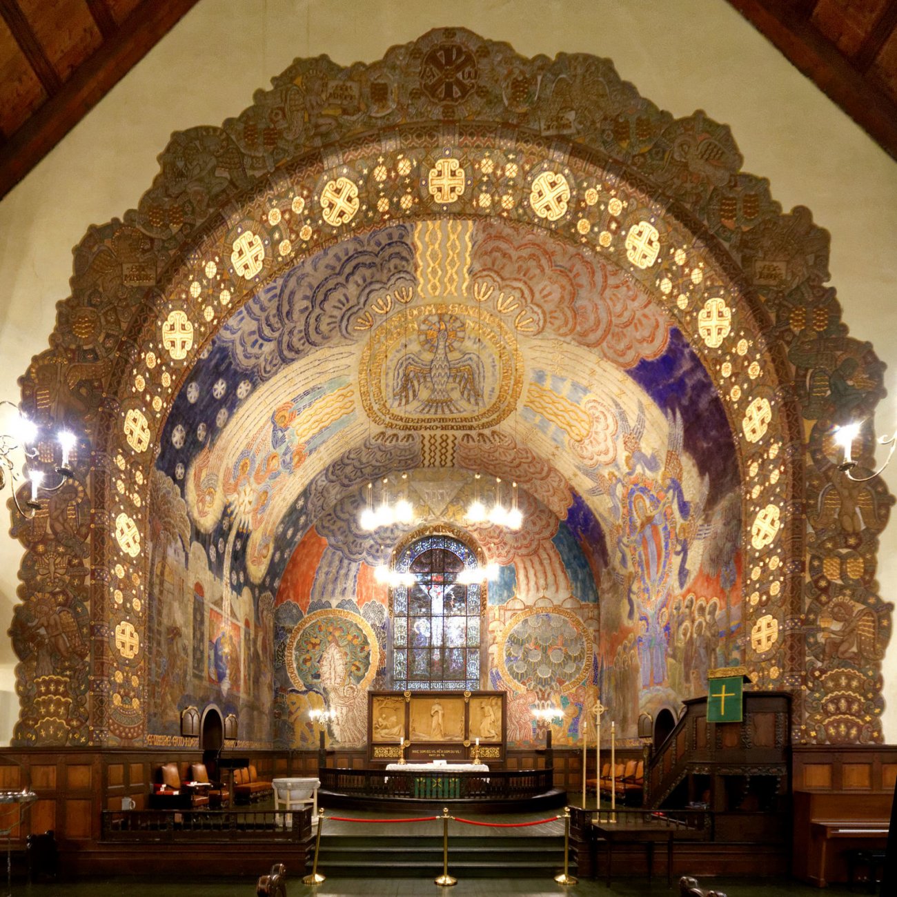 9Die_Alesunder_Kirche_ist_ein_beeindruckendes_Gesamtkunstwerk._15.jpg