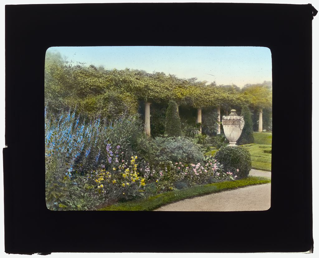 _Hammersmith_Farm,__Hugh_Dudley_Auchincloss_house,_Harrison_Avenue,_Newport,_Rhode_Island..jpg
