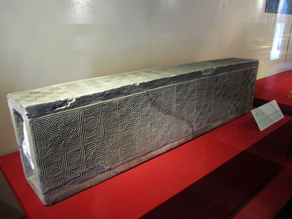 A_Hollow_Brick_with_Geometric_Design_Excavated_from_the_Site_of_Xianyang_Palace_.jpg
