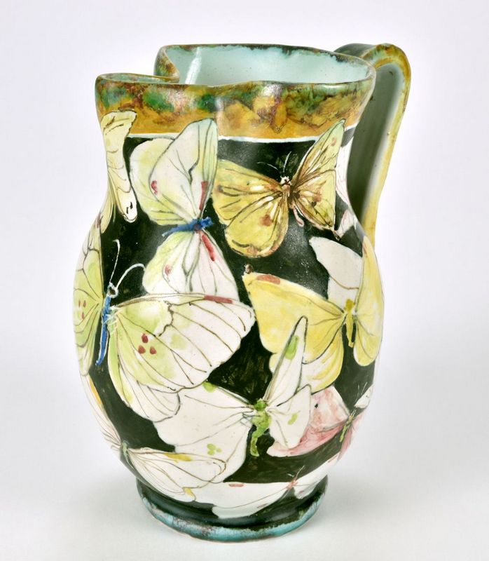 Achille-Calzi-Boccale-con-farfalle-1902-maiolica-collezione-privata.jpg