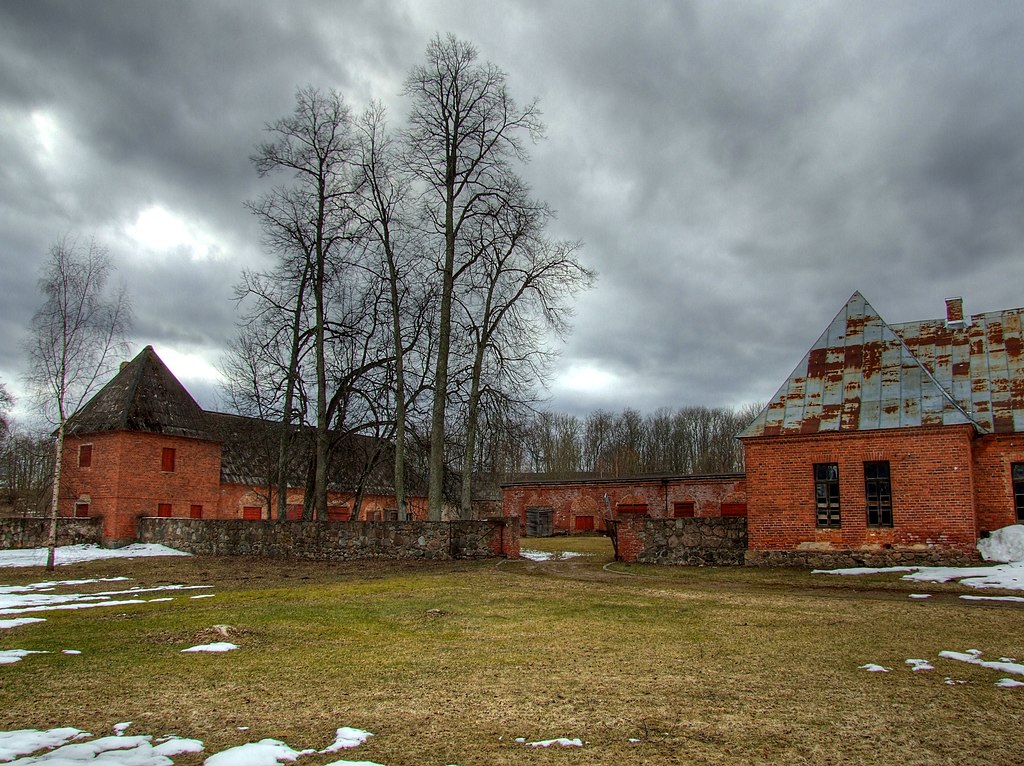 Alatskivi_mõisa_tallid_2012.jpg