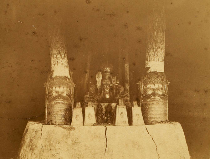 Ancestral_shrine_Royal_Palace,_Benin_City,_1891_(cropped).jpg