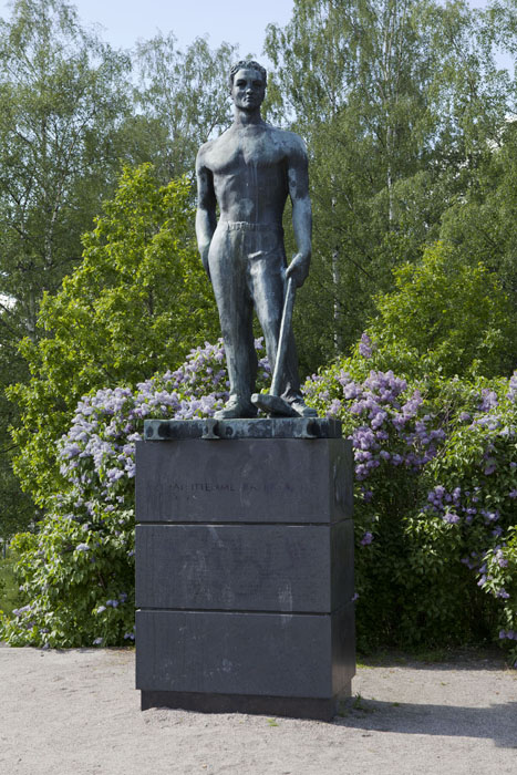 b77_radanrakentajien_muistomerkki_nettiin.jpg