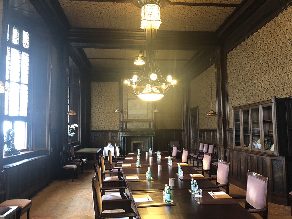 Beraadzaal_Scheepvaarthuis_01.jpg